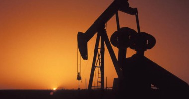 Stire din Actualitate : Prețul petrolului scade puternic din cauza temerilor legate de Grecia și economia Chinei
