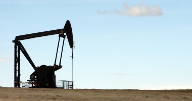 Stire din Economie : Barilul de țiței s-a scumpit cu 1,25 dolari