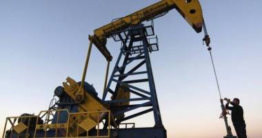 Stire din Economie : Cotația petrolului a scăzut la cel mai redus nivel din 2010 pe bursa din New York