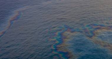 Stire din Actualitate : O scurgere la un oleoduct rusesc a provocat deversarea de petrol în Marea Neagră