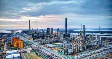Stire din Economie : "Statul român ne pune în pericol locurile de muncă. Cine are interesul ca Petromidia să se blocheze?"