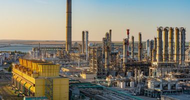 Stire din Economie : O lege votată de Parlament crește de trei ori impozitul pe cifra de afaceri pentru sectorul de petrol și gaze, taxat oricum la sânge