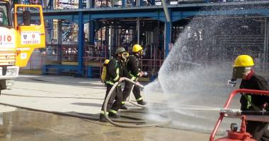 Stire din Eveniment : Incendiu și emanații de gaze la Petromidia - exercițiu pentru intervenția în situații de urgență