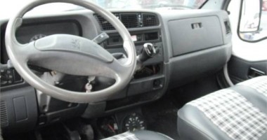 Stire din Eveniment : Mașini cu acte false, oprite la graniță