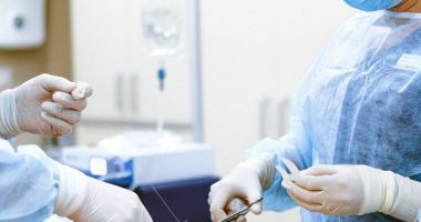 Poliţia, în alertă! Mai mulţi medici ar fi intocmit parţial certificate de deces, contra unor sume de bani