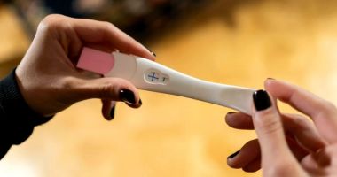 Proiectul de lege care incriminează avortul a stârnit controverse în societatea românească