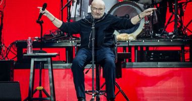 Stire din Actualitate : Phil Collins nu mai poate cânta la tobe. Care este motivul