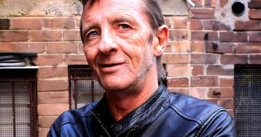 Stire din Monden : Fostul baterist al trupei AC/DC, arestat din nou în Noua Zeelandă
