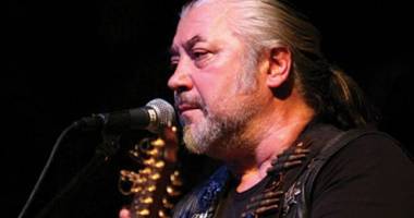 Stire din Cultură-Educație : Phoenix concertează în Vamă