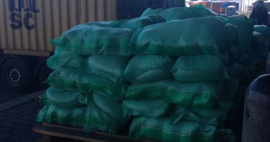 Stire din Eveniment : Tone de alimente și produse pentru bucătărie, confiscate în portul Constanța