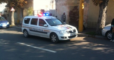 Galerie Foto. Copil lovit de mașină. Traficul rutier, blocat pe strada Nicolae Iorga - 4