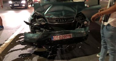 Stire din Eveniment : GALERIE FOTO / Accident rutier pe bulevardul Mamaia în zona Lake View. O VICTIMĂ