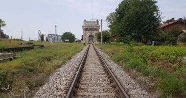 GALERIE FOTO-VIDEO / Un bărbat amenință că se aruncă de pe podul Anghel Saligny de la Cernavodă - 2