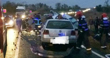 GALERIE FOTO / ACCIDENT RUTIER GRAV PE DN 22A. O persoană A DECEDAT - 2