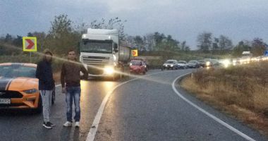 GALERIE FOTO / ACCIDENT RUTIER GRAV PE DN 22A. O persoană A DECEDAT - 3