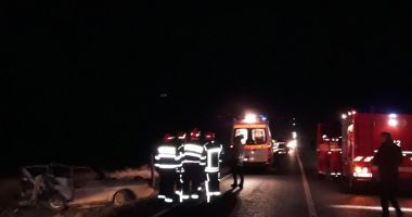 GALERIE FOTO / Accident rutier la Gura Dobrogei. Două persoane sunt încarcerate - 2