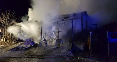 GALERIE FOTO / Incendiu în localitatea Siminoc. Intervin mai multe autospeciale - 3