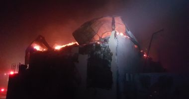 GALERIE FOTO / Incendiu puternic la un motel din Sibioara. Clădirea a fost distrusă complet - 3