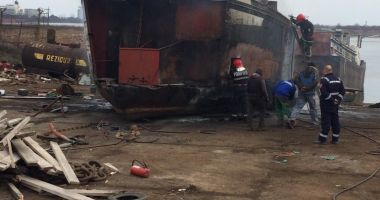 GALERIE FOTO / Incendiu în Dana 89 din Portul Constanța. - 1
