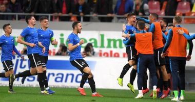 Stire din Sport : Fotbal / Viitorul câștigă pe Arena Națională cu FCSB.  FCSB - Viitorul 1-2