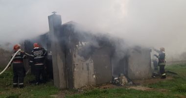 GALERIE FOTO / Incendiu în localitatea Poiana. Intervin mai multe autospeciale - 2
