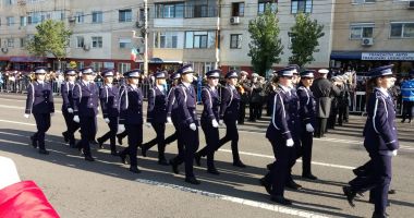 La mulți ani, România! Paradă militară pe bulevardul Alexandru Lăpușneanu / GALERIE FOTO - 11