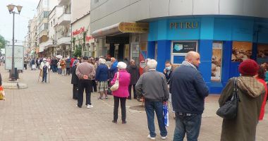 GALERIE FOTO-VIDEO / În plină pandemie, pensionarii se înghesuie la Casa de Ajutor Reciproc a Pensionarilor - 4