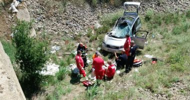 UPDATE. VIDEO / MAȘINĂ CĂZUTĂ ÎN CANAL. Un bărbat A DECEDAT