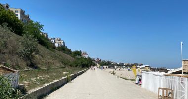 GALERIE FOTO / Poliția cere restricționarea accesului autovehiculelor pe plajă, în cartierul Faleză Nord - 3
