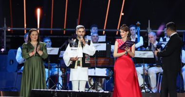 Stire din Cultură-Educație : Trofeul Festivalului Național al Cântecului Dansului Popular Românesc „Mamaia” 2024 a plecat în Bucovina