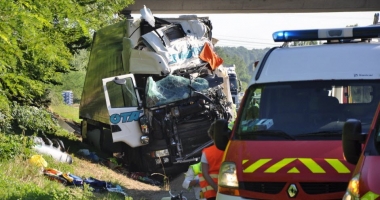 FOTO-VIDEO ȘOCANT / Șofer ROMÂN, ACCIDENT CUMPLIT în Franța! A rămas la volan, cu PICIOARELE RUPTE, până a fost descarcerat! - 5