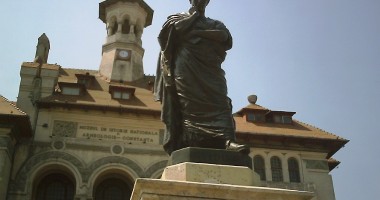 Simpozion omagial la Universitatea "Ovidius"