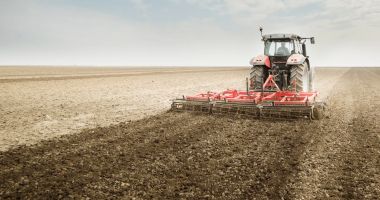 Piața terenurilor agricole e plină de oferte. Pământul se vinde și cu 10 bani metrul pătrat - 3