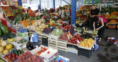 Comercianţi de legume-fructe, controlaţi la nivel naţional în primele opt luni