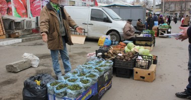 Stire din Economie : Cardul de piață i-a împărțit pe precupeții de zarzavaturi în două tabere