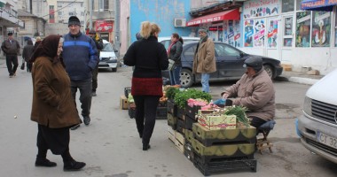 Cardul de piață i-a împărțit pe precupeții de zarzavaturi în două tabere - 2