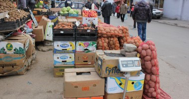 Cardul de piață i-a împărțit pe precupeții de zarzavaturi în două tabere - 3