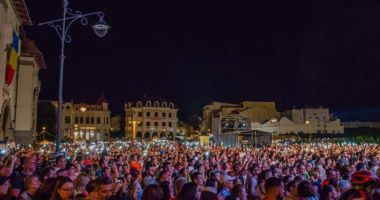Stire din Eveniment : Bărbat băut amenința cu un cuțit, persoanele aflate în Piața Ovidiu