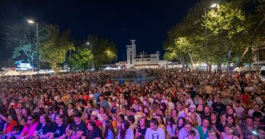 Stire din Cultură-Educație : Weekendul Weeknd-urilor la Mamaia, într-o atmosferă de artificii și focuri bengale