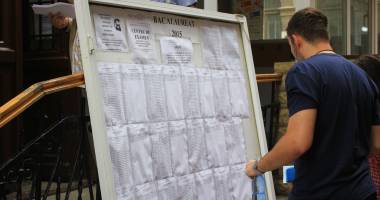 Stire din Cultură-Educație : Picații nu se înghesuie la Bacul de toamnă