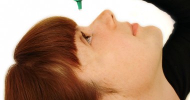 Stire din Sănătate : Atenție la picăturile de ochi! Utilizarea incorectă vă poate crea probleme