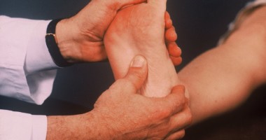 Stire din Sănătate : Cum putem trata picioarele umflate