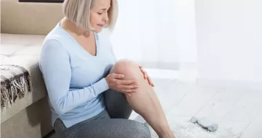 Stire din Sănătate : Picioare umflate fără motiv? Ce afecțiuni grave ar putea ascunde