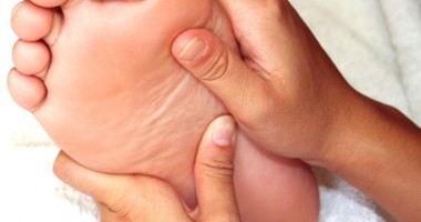 Stire din Sănătate : Care sunt cauzele picioarelor umflate în timpul verii