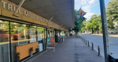 Stire din Cultură-Educație : Expoziție dedicată sărbătorilor de iarnă, pe simezele Centrului „Jean Constantin”