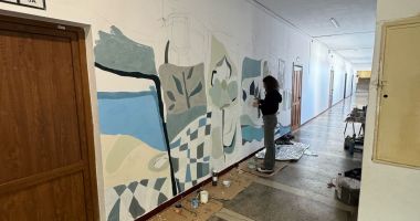 Stire din Cultură-Educație : Coridoarele Colegiului de Arte constănțean s-au metamorfozat în imense simeze