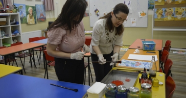Stire din Cultură-Educație : Muzeul de Istorie organizează  atelier de pictură pentru nevăzători