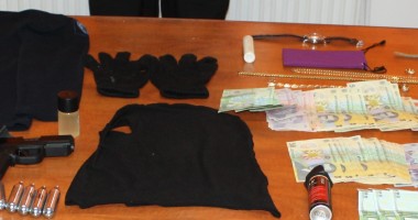 Stire din Eveniment : Urmărire pe plajă pentru prinderea unui hoț. A jefuit un întreg hotel