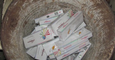 UPDATE / Pistoale, săbii și zeci de mii de lei găsite la contrabandiștii de țigări – GALERIE FOTO - 9