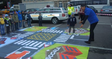 Copiii din Constanța, instruiți de polițiștii rutieri